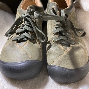 womens lace up athletic shoe